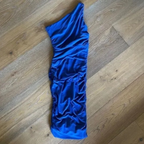 LOVE X DESIGN One Shoulder Body-con Mini Dress in Surf the Web - Picture 3 of 8